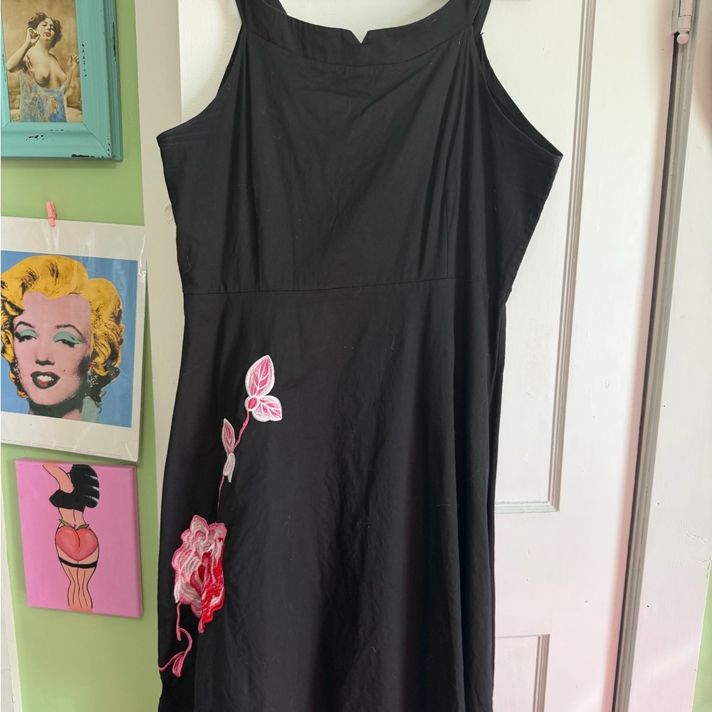 Elegant Black Dress with Floral Embroidery